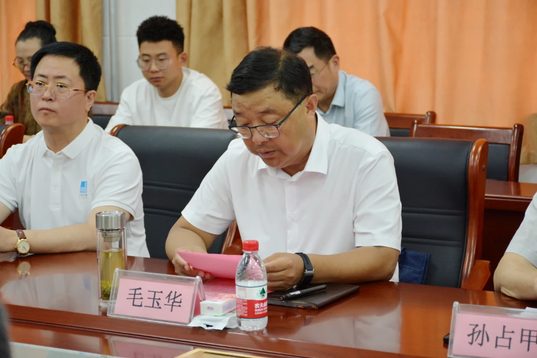 长江商学院EMBA40期拓展队游学公益行曲阜捐赠仪式在杏坛中学成功举办