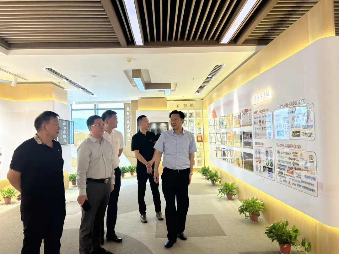 明日之星教育基金会一行到访山东人才集团座谈交流